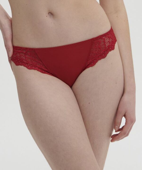 Caresse String